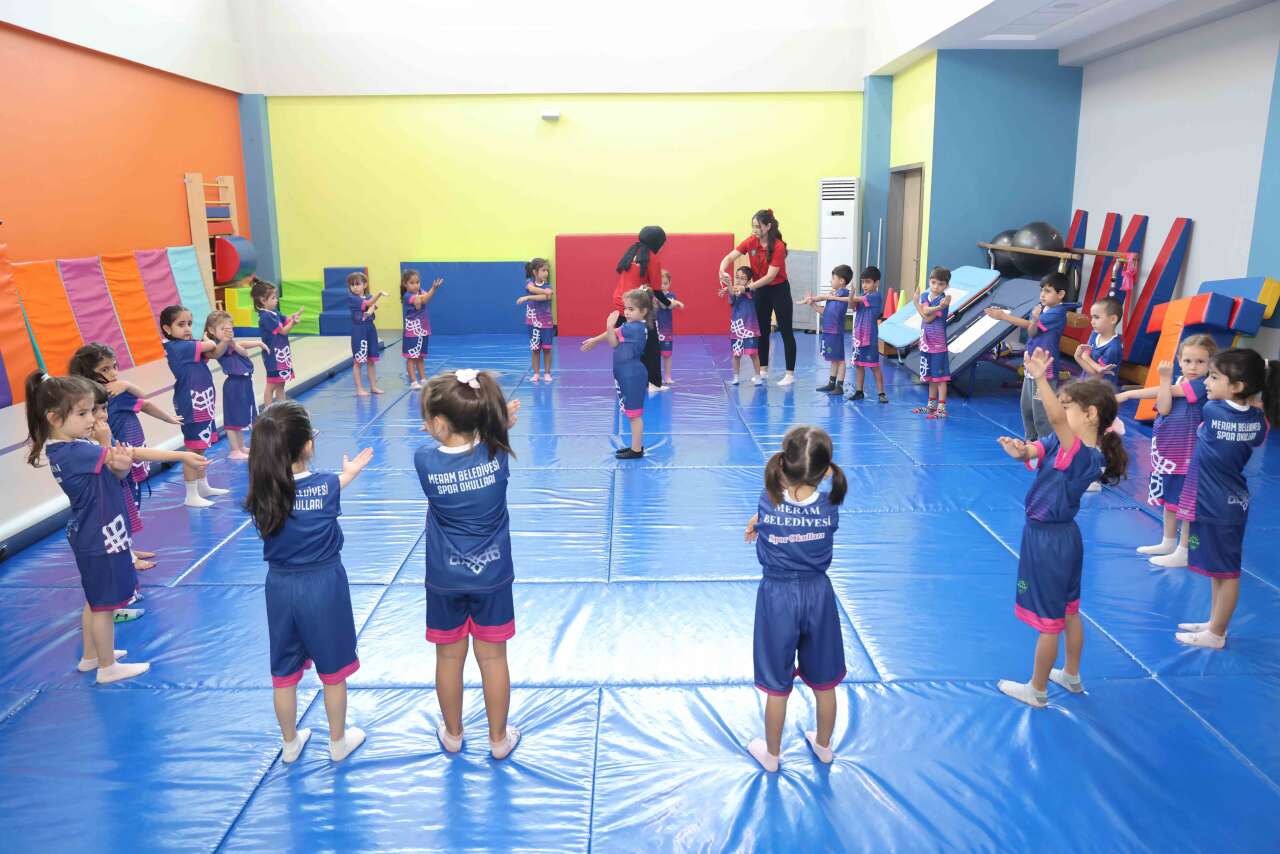 Çocuklar sahaya çıktı, aileler tribündeki yerini aldı! Konya’da spor şöleni 11
